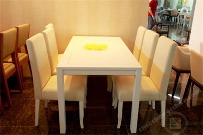 Bộ bàn ghế phòng ăn đẹp hiện đại màu trắng 02