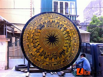 Mẫu tranh kính nghệ thuật trống đồng